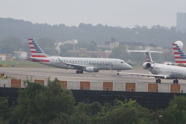 Embraer 170/175 (N131HQ)
