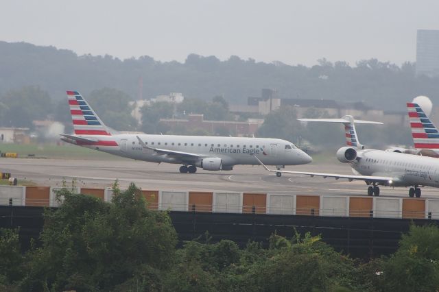 Embraer 170/175 (N131HQ)