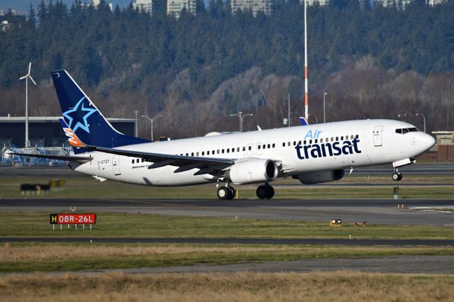 Boeing 737-800 (C-GTQY)
