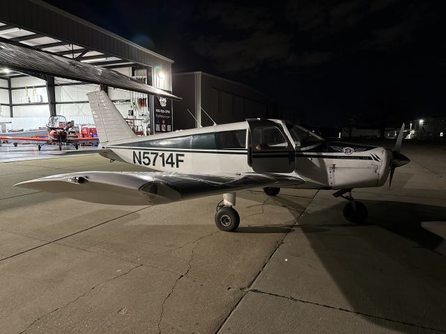 Piper Cherokee (N5714F)