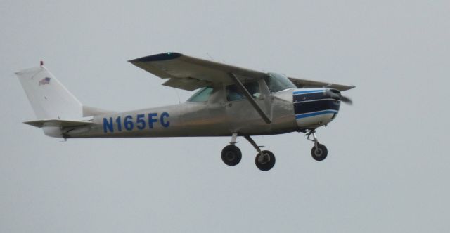Cessna Commuter (N165FC) - On final is this 1966 Cessna Communter 150G in the Autumn of 2020.