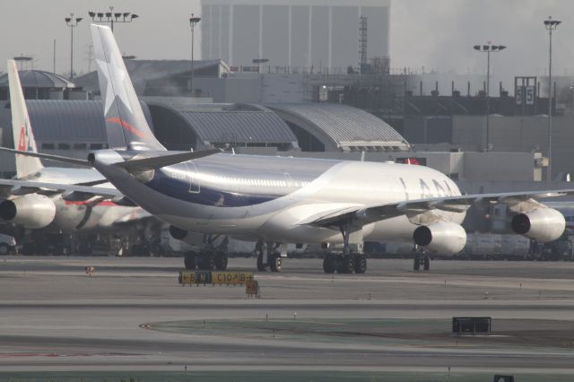 Airbus A340-300 (CC-CQA)