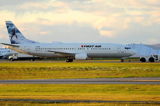 BOEING 737-400 (C-FFNC)