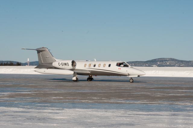 Learjet 35 (C-GIWO)