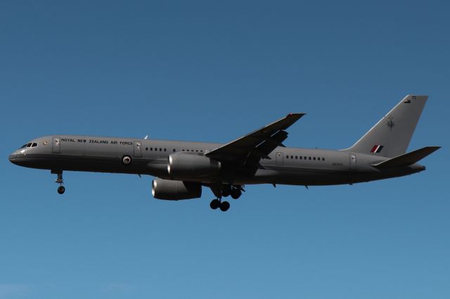 Boeing 757-200 (NZ7571)