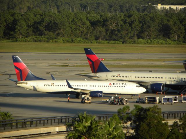 Boeing 737-800 (N3760C)