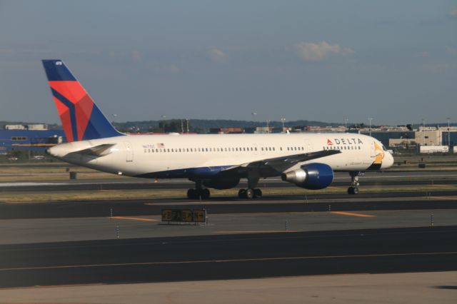 Boeing 757-200 (N6715C)