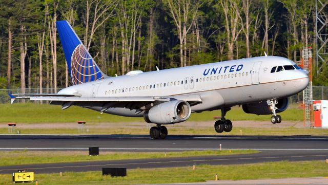 Airbus A320 (N493UA) - United Airlines Airbus A320 (N493UA) arrives KRDU Rwy 23L on 04/10/2020 at 6:31 pm.