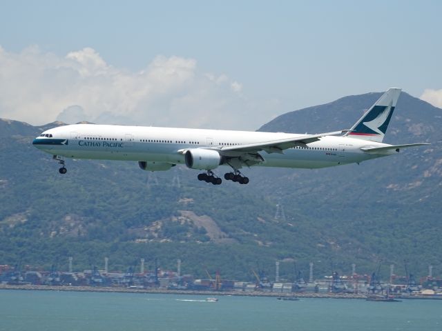 Boeing 777-200 (B-HND)