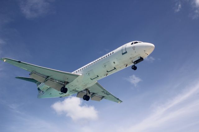 Fokker 100 (PJ-DAB) - landing at SXM runway 10