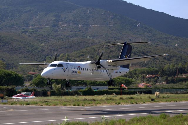 de Havilland Dash 8-300 (OE-LIC) - landing on runway 16