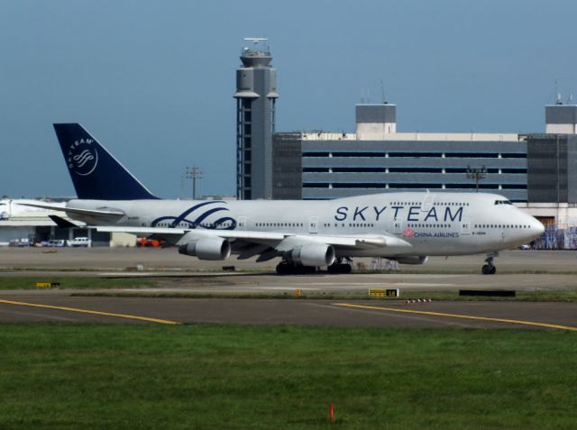 Boeing 747-400 (B-18206)