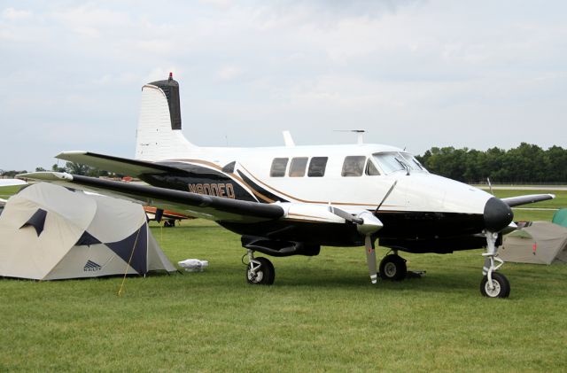 Beechcraft Queen Air (65) (N800EQ)