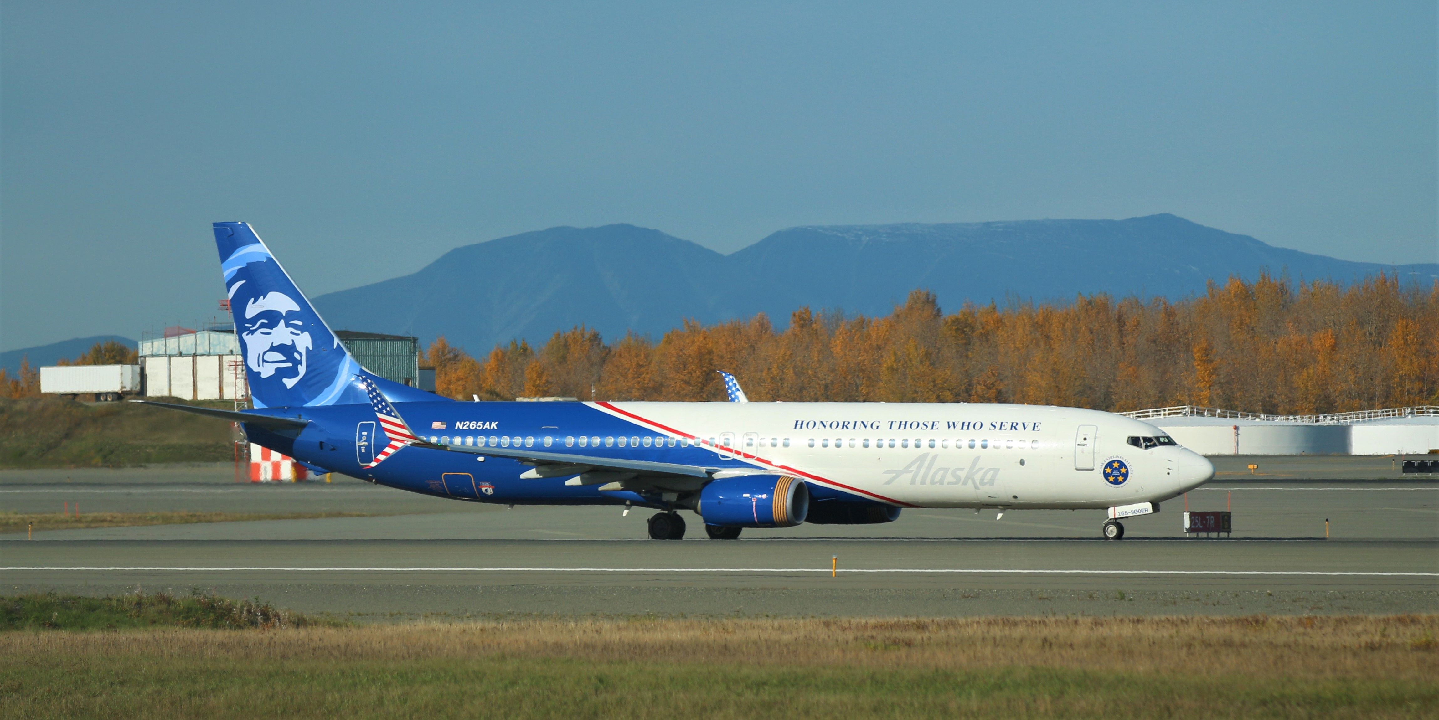 Boeing 737-900 (N265AK)