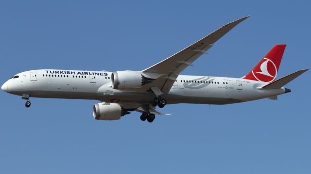 Boeing 787-9 Dreamliner (TC-LLB) - 04/09/2021:  Flight from istanbul (IST) on final to runway 12.