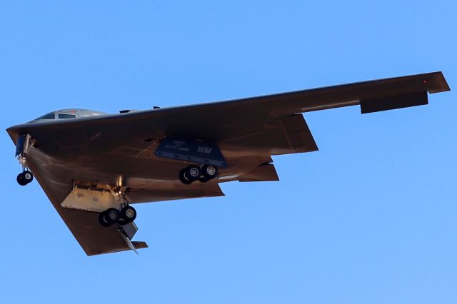 Northrop Spirit (93-1086) - BAT72 heavy arriving back into Whiteman AFB from a morning flight!