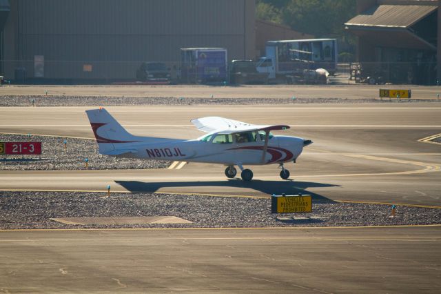 Cessna Skyhawk (N810JL)