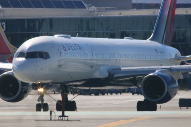 Boeing 757-200 (N6707A)