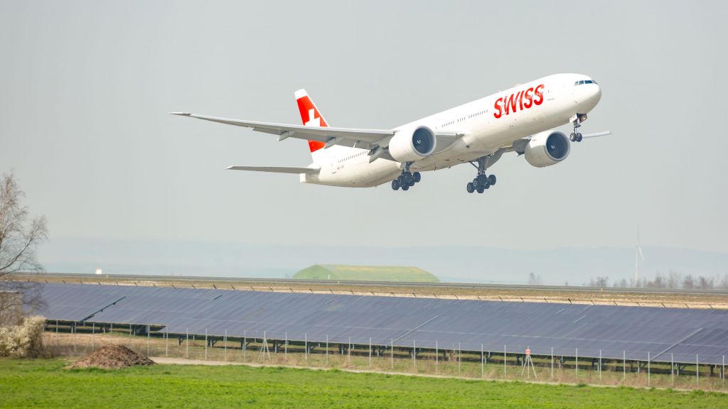 Boeing 777-200 (HB-JNI)