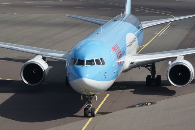 BOEING 767-300 (PH-OYI) - TUI Airlines B767-304ER cn29138, Taxi in gate D2 EHAM