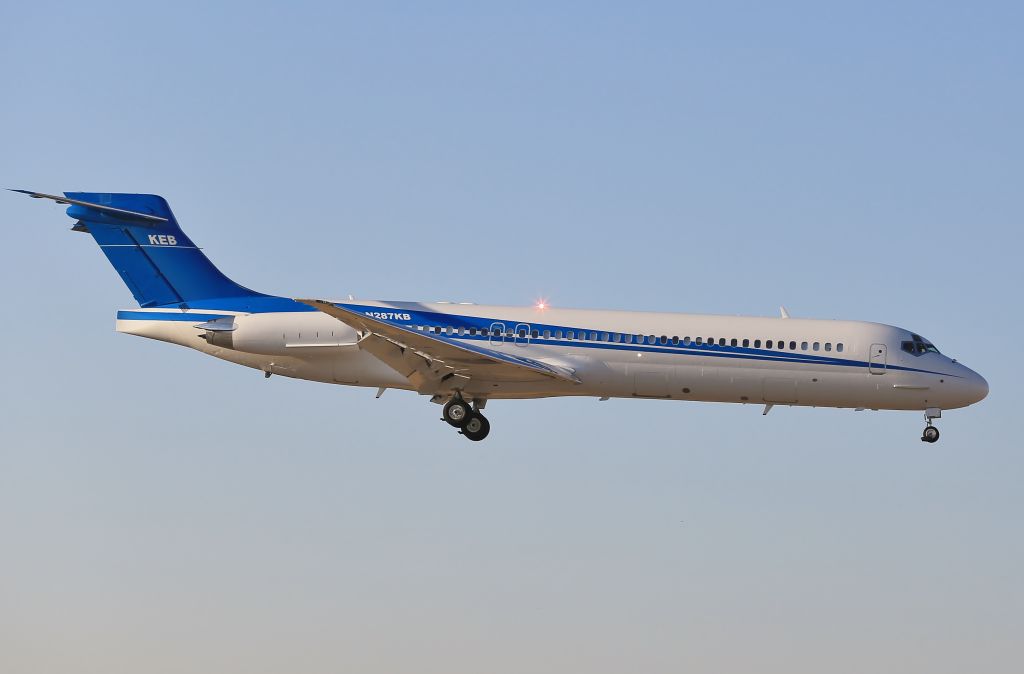 McDonnell Douglas MD-87 (N287KB)