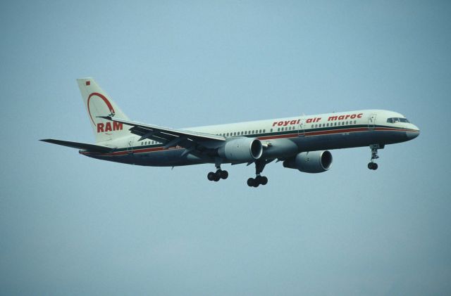 Boeing 757-200 (CN-RMZ) - Final Approach to Tokyo-Haneda Intl Airport Rwy22 on 1996/09/04