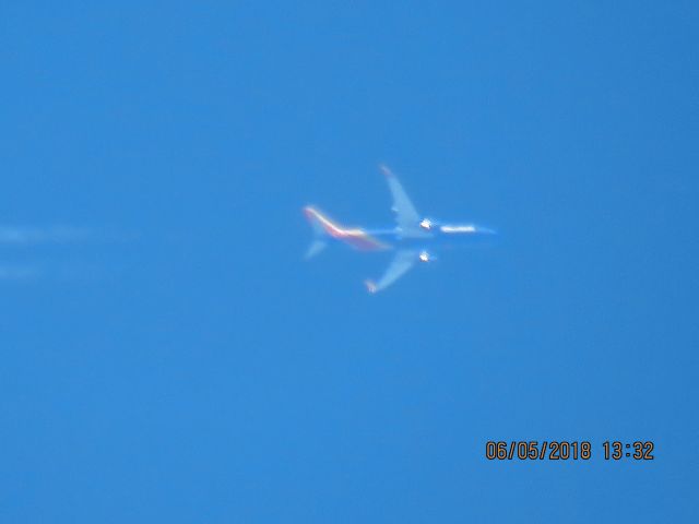 Boeing 737-800 (N8653A)