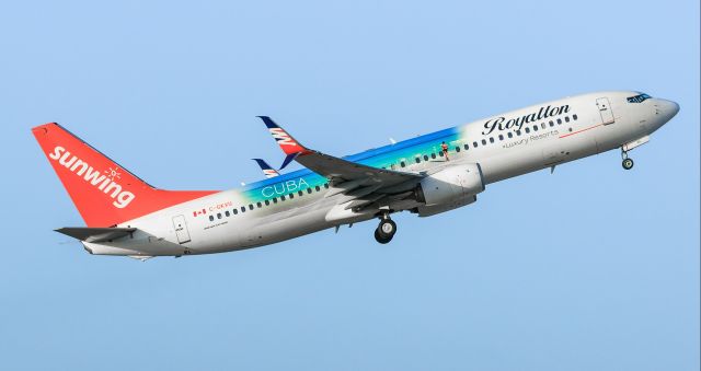 Boeing 737-800 (C-GKVU) - Sunwing Airlines departing St Maarten