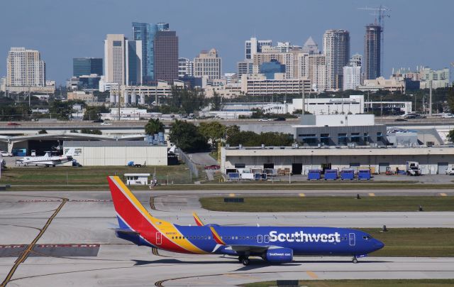 Boeing 737-800 (N8659D)