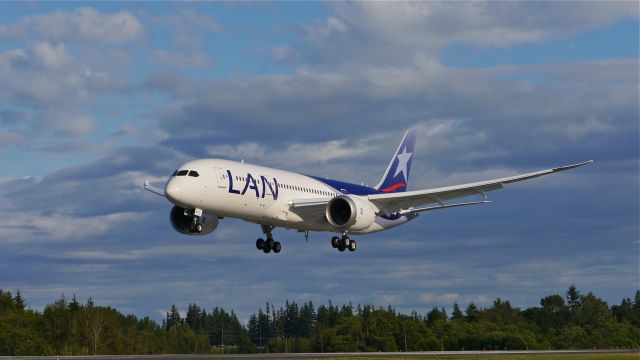 Boeing 787-8 (CC-BBF) - BOE541 on final to Rwy 34L to complete its maiden flight on 6/9/14. (LN:185 / cn 38476).