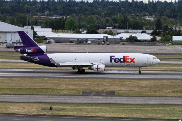 Boeing MD-11 (N586FE)