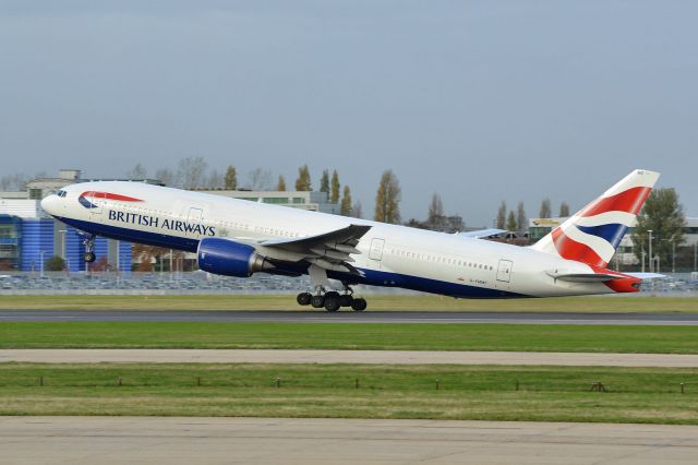 Boeing 777-200 (G-YMMC)