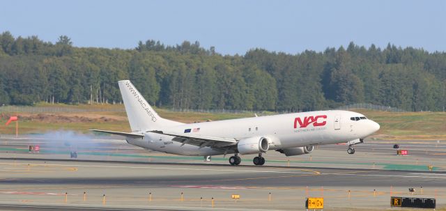 BOEING 737-400 (N401YK)