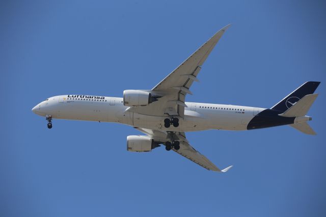 Airbus A350-900 (D-AIXL)