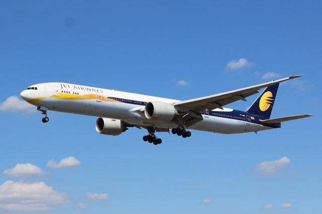 BOEING 777-300 (VT-JEQ) - Jet Airways (9W) VT-JEQ B777-35R ER [cn35161]br /London Heathrow (LHR). Jet Airways flight 9W116 arriving from Mumbai Chhatrapati Shivaji (BOM).br /Taken from Myrtle Avenue Gardens, Hatton Cross (27L approach)br /br /2018 08 02br /a rel=nofollow href=http://alphayankee.smugmug.com/Airlines-and-Airliners-Portfolio/Airlines/Asia-Pacific-Airlines/Jet-Airways-9W/https://alphayankee.smugmug.com/Airlines-and-Airliners-Portfolio/Airlines/Asia-Pacific-Airlines/Jet-Airways-9W//a 