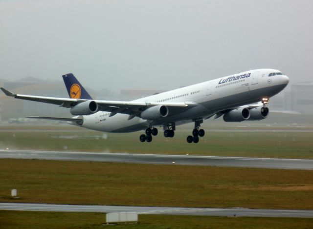 Airbus A340-300 (D-AIFA)