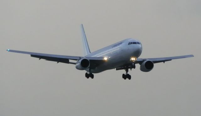 BOEING 767-300 (N705KW)