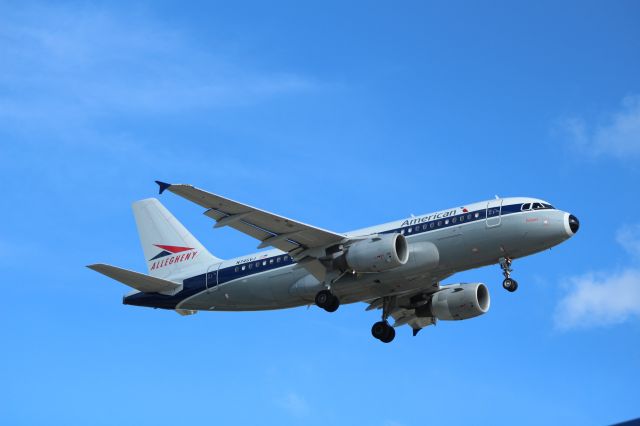 Airbus A319 (N745VJ)