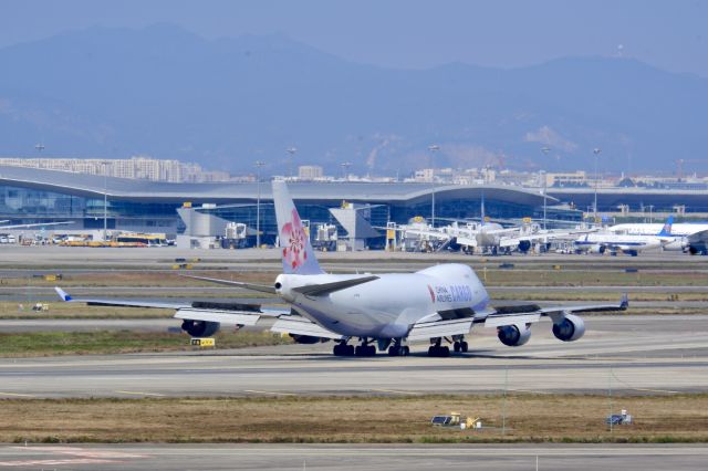 Boeing 747-400 (B-18706)