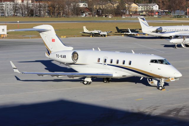 Bombardier Challenger 300 (TC-KAR)