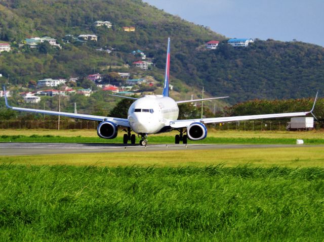 Boeing 737-900 (N880DN)