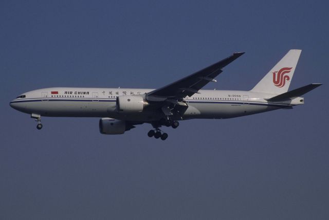 Boeing 777-200 (B-2059) - Final Approach to Narita Intl Airport Rwy34L on 1998/12/29