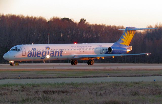 McDonnell Douglas MD-83 (N409NV)