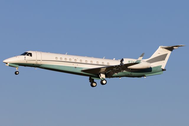 Embraer ERJ-135 (N742SP)