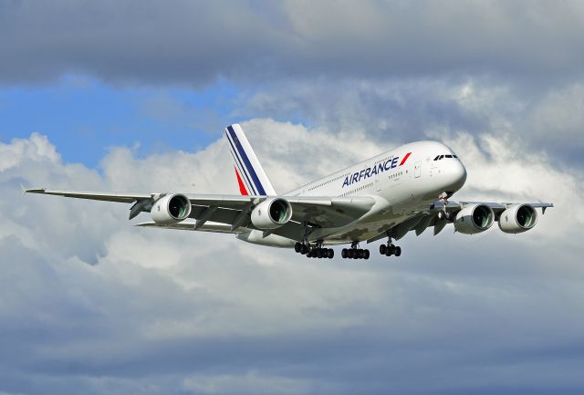 Airbus A380-800 —