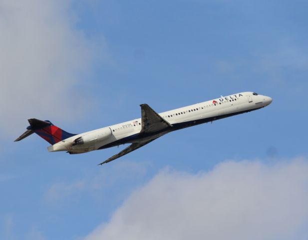 McDonnell Douglas MD-88 (N907DE) - Delta Airlines (DL) N907DE MD88 [cn53416]br /Fort Lauderdale (FLL). Delta Airlines flight DL1728 departs from runway 10L to Atlanta Hartsfield-Jackson International (ATL). This airframe was delivered to Delta in 1992, pictured in its 27 continuous year of service.br /Taken from Hibiscus/Terminal 1 car park roof level br /br /2018 12 25br /https://alphayankee.smugmug.com/Airlines-and-Airliners-Portfolio/Airlines/AmericasAirlines/Delta-Airlines-DL/