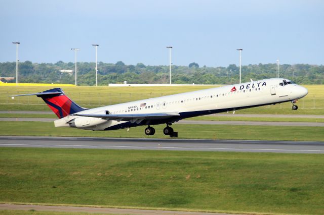 McDonnell Douglas MD-88 (N943DL)