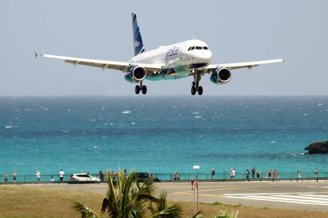 Airbus A320 (N804JB)