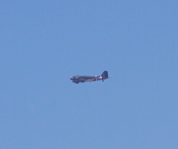 Douglas DC-3 —
