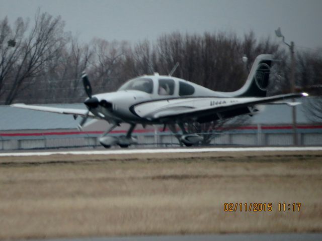 Cirrus SR-22 (N113JV)